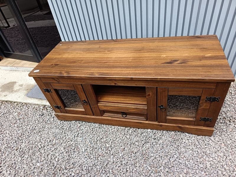 Rack Modular de Madera Rústica con Puertas de Vidrio