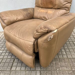 Sillón Reclinable de Cuerina con Masajeador (Sin Probar) - imagen 4