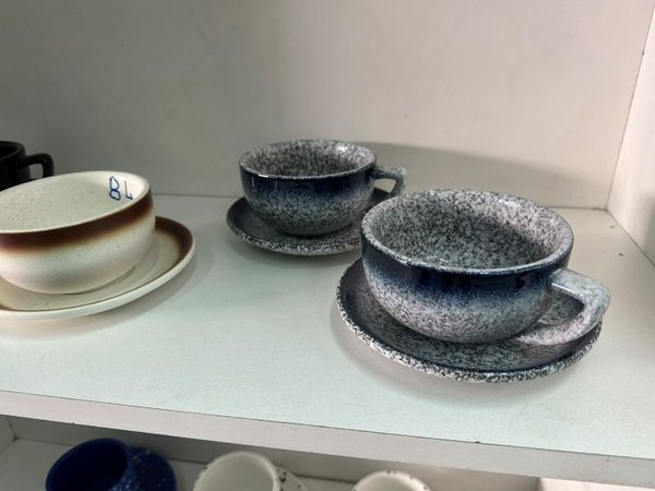 Juego de 4 Tazas de Cerámica con sus Platos en Varios Colores