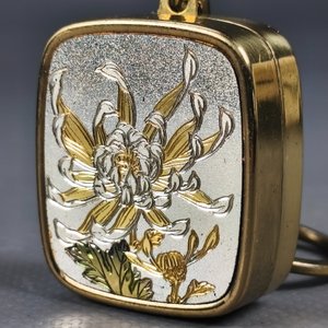 Llavero Caja Musical Japonesa Sankyo con Diseño Floral en Relieve - imagen 5