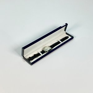 Lote anterior: Reloj de Pulsera para Dama con Esfera Oval y Malla de Cuero Negra