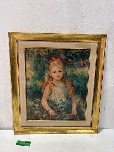 Cuadro de niña con corona de flores, marco dorado