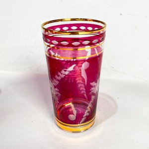 Juego de 7 Piezas: Hielera y 6 Vasos Rubí con Guarda Dorada y Grabado Floral - imagen 6