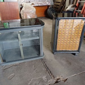 Lote siguiente: 2 Mesas Auxiliares para TV o Rack