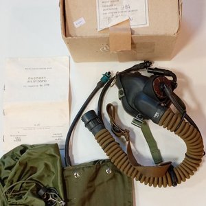 Lote siguiente: Mascarilla de Oxígeno Soviética Piloto KM-32 (New Old Stock)