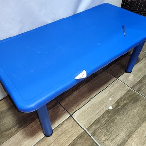 Mesa Infantil Azul PVC Reforzada con Patas Metálicas - 120x60cm - imagen 3
