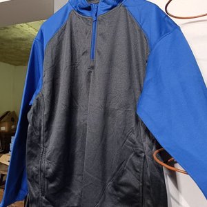 Lote anterior: Buzo deportivo gris y azul con cierre