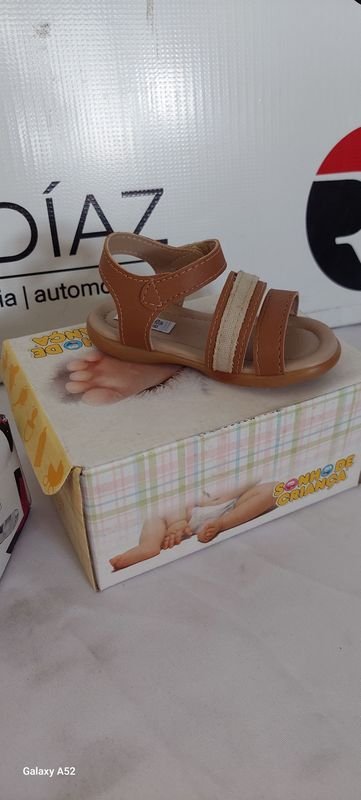 Zapatillas para bebé B4-2 Calzado Talle 21 - imagen 2