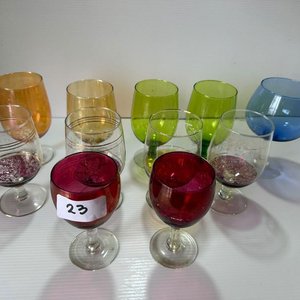 Lote de 11 Copas de Cristal de Colores Variados y Diseños - imagen 1