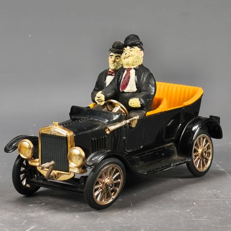 Lote anterior: Modelo de coche Ford A 1930 'El gordo y el flaco' en escala 1/32