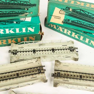 5 cajas con dos tramos de vías marca Marklin - imagen 2