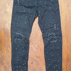 Lote de Ropa Femenina: Jeans con Tachas y Remeras Variadas - imagen 8