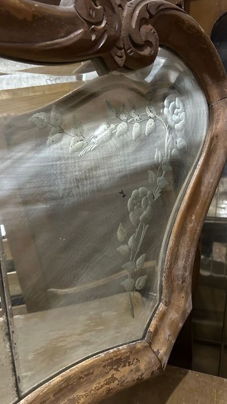 Espejo con marco de madera tallada y florales en vidrio con placa de plata - imagen 2