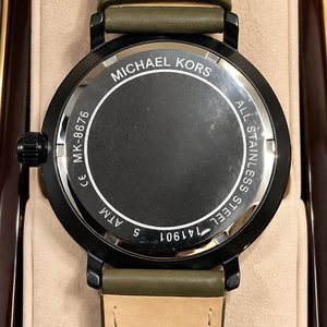 Reloj Michael Kors Blake MK8676 Lujo Acero Negro Cuero Verde Oliva - imagen 3