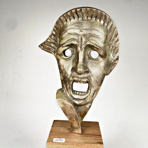 Máscara de Teatro en Bronce Plateado sobre Base de Madera - imagen 2
