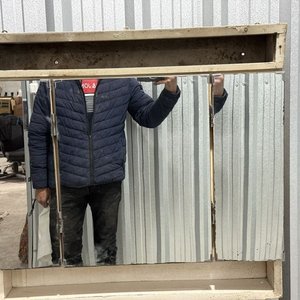 Lote siguiente: Mueble Espejado para Baño con Compartimentos y Repisa