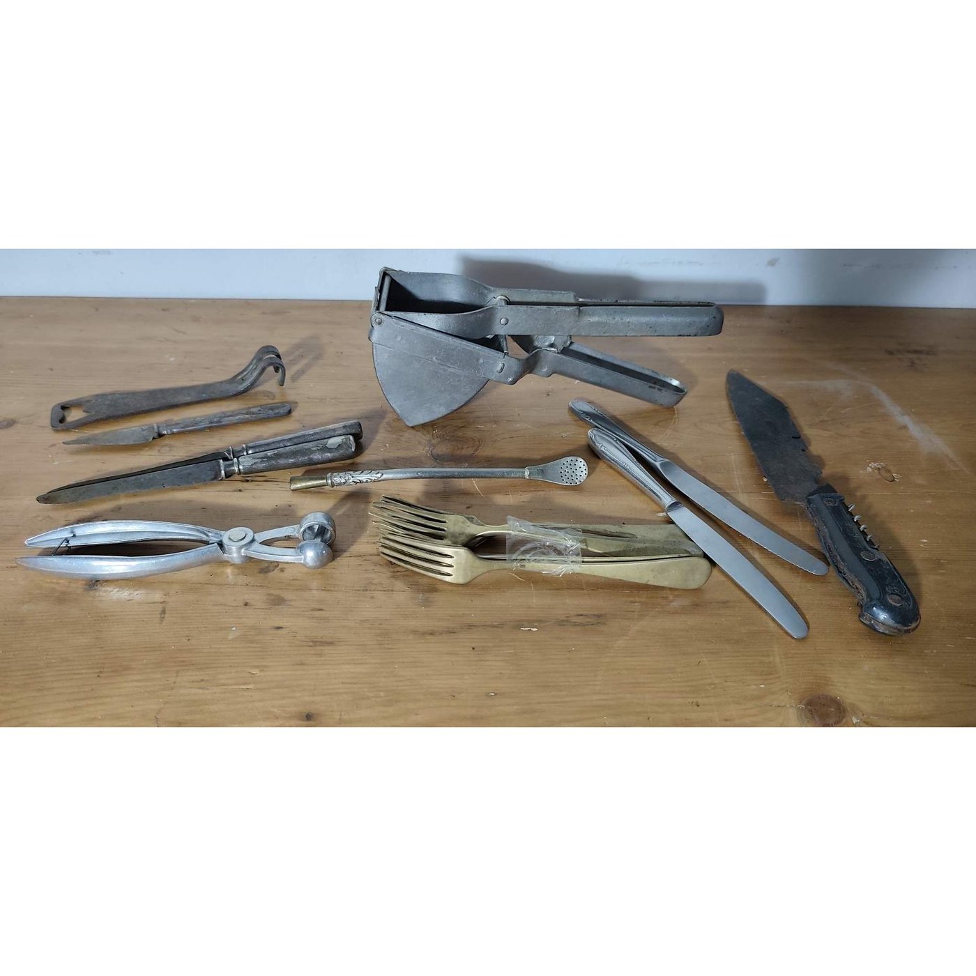 Set de Cubiertos, Bombilla, Descarozadora y Utensilios de Cocina
