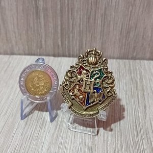 Lote siguiente: Pin Metálico Esmaltado Escudo Hogwarts Harry Potter