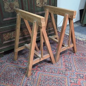 Lote anterior: Par de Caballetes de Madera para Mesa de Arquitectura