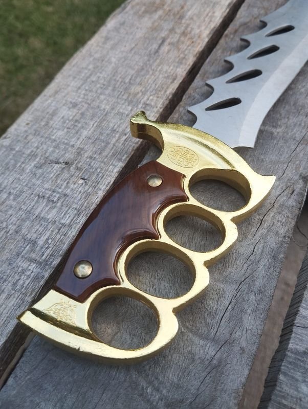 Cuchillo de caza con mango de brass y hoja larga - imagen 3