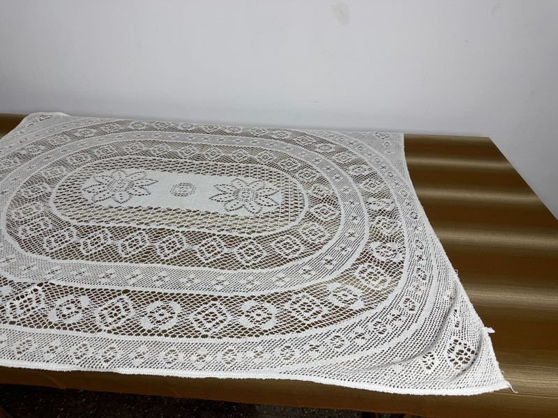 Mantel de hilo en blanco con patrón floral - imagen 2