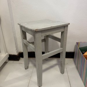 Taburete de Madera Pintado en Gris - imagen 2