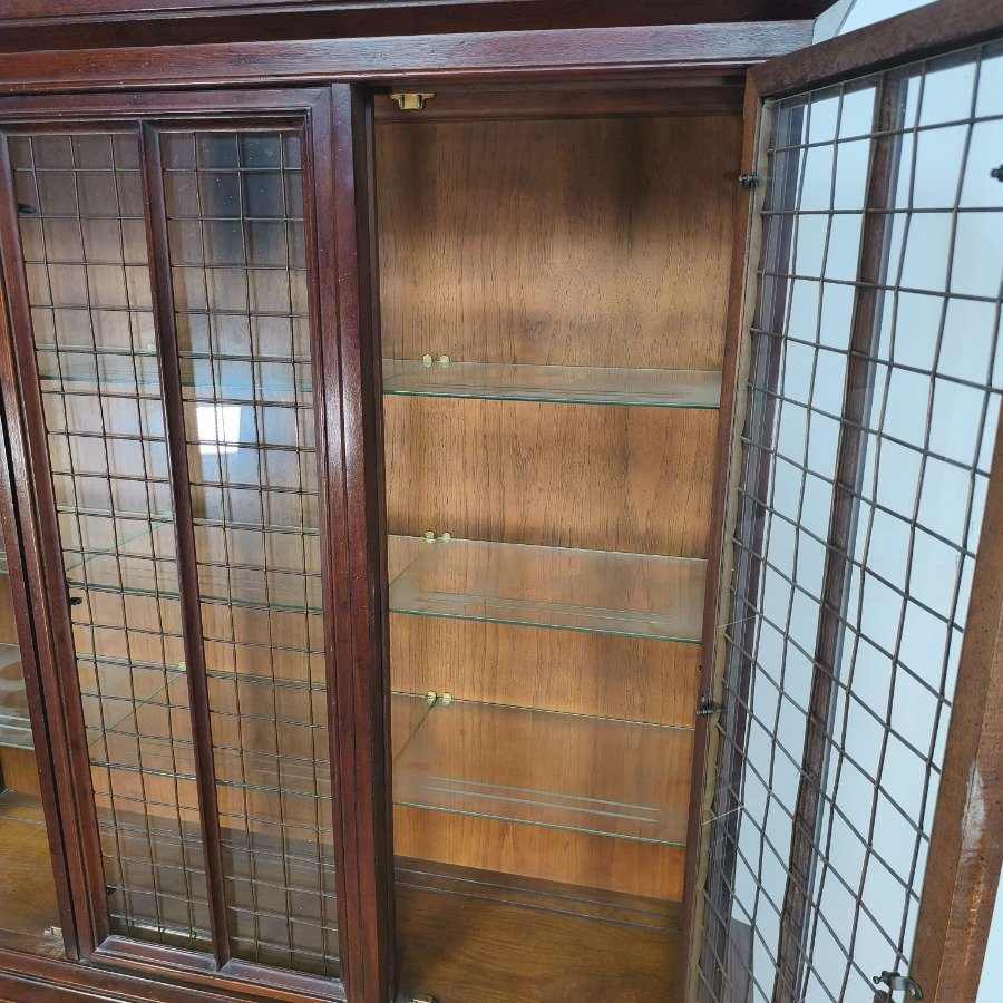 Muebles de Madera con Puertas de Vidrio y Estructura de Madera - imagen 20