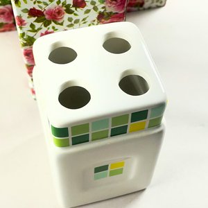 Diez Portacepillos de Cerámica con Diseño Floral y Cuadros Verdes - imagen 4