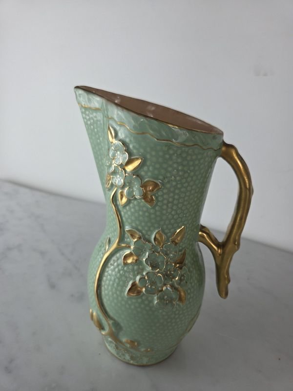Jarra de loza inglesa con decoración floral de oro - imagen 2