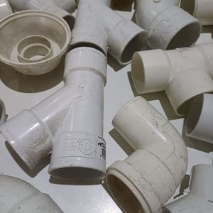Lote de Conexiones Sanitarias de PVC: Codos, Tes, Ramales y Más - imagen 4