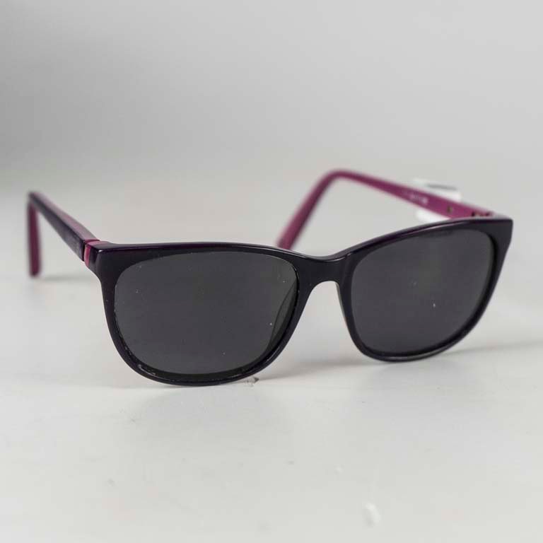 Lote siguiente: Lentes de sol Traffic con detalles