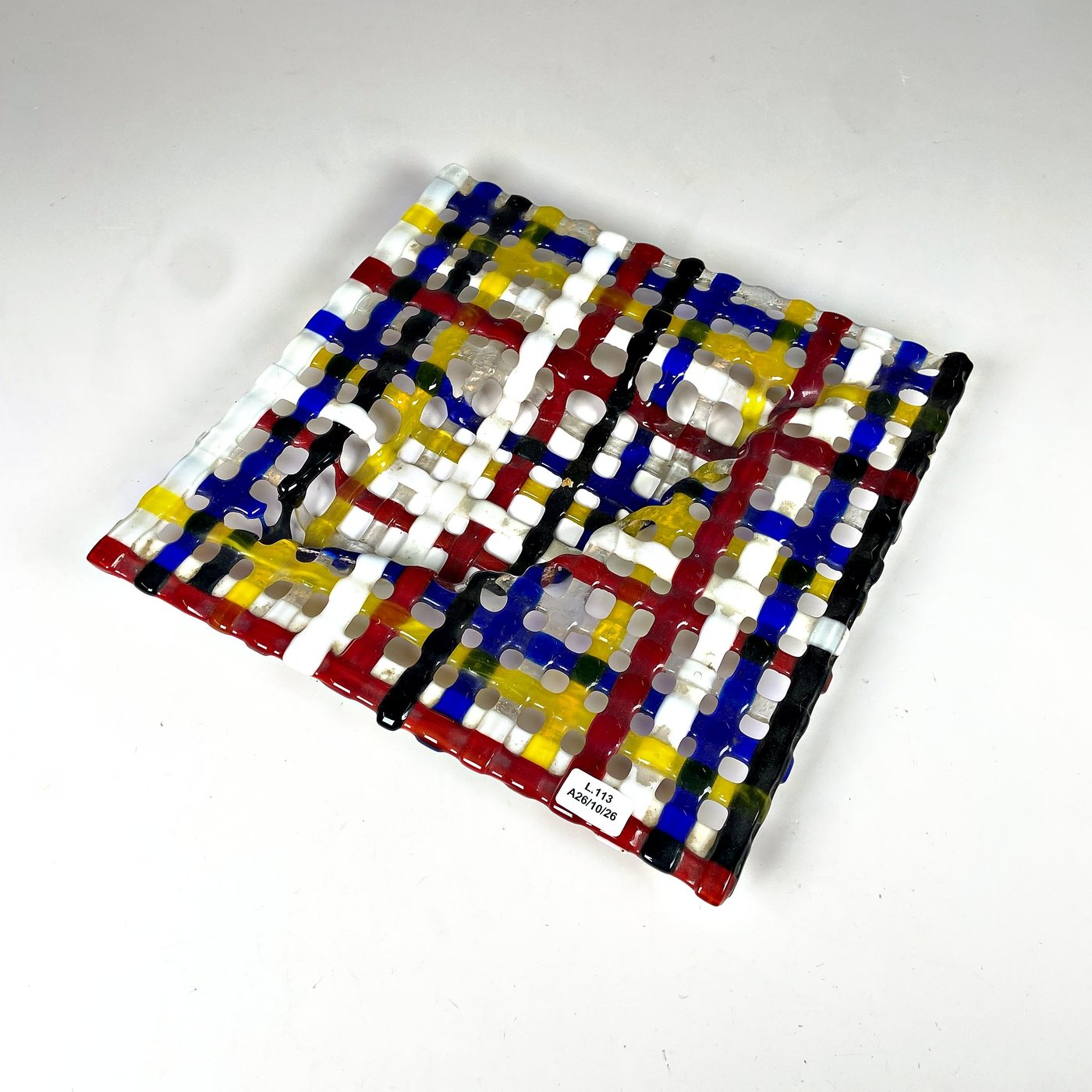 Centro de Mesa Artístico en Vidrio Multicolor Tejido 29x29 cm
