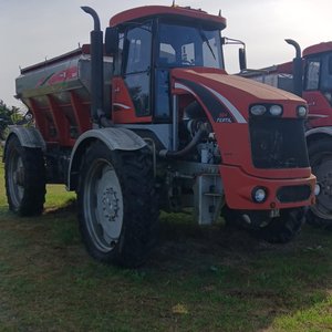 Dos maquinarias fertilizadoras autopropulsadas Fertec 824 Fertil serie 5 - imagen 5