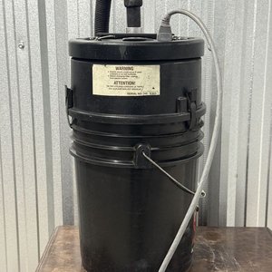 Aspiradora Industrial Tipo Balde UniNet HF-9303 Negra - imagen 2