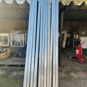 Lote #043A – Diez paquetes de perfiles omega cada paquete contiene 20 unidades – pueden presentar detalles de oxido - imagen 6