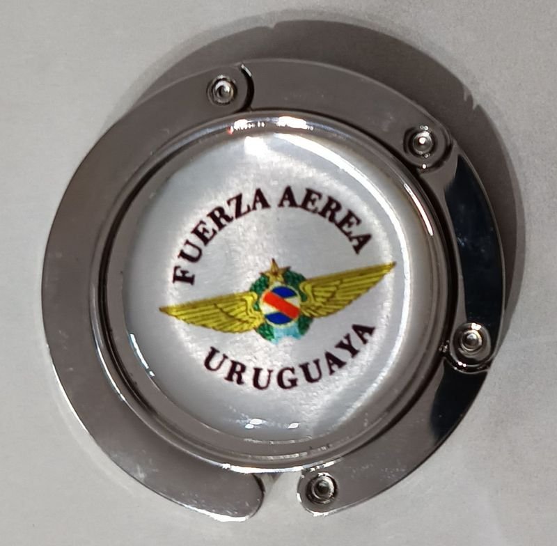 Colgador de Bolso Plegable con Escudo Fuerza Aérea Uruguaya