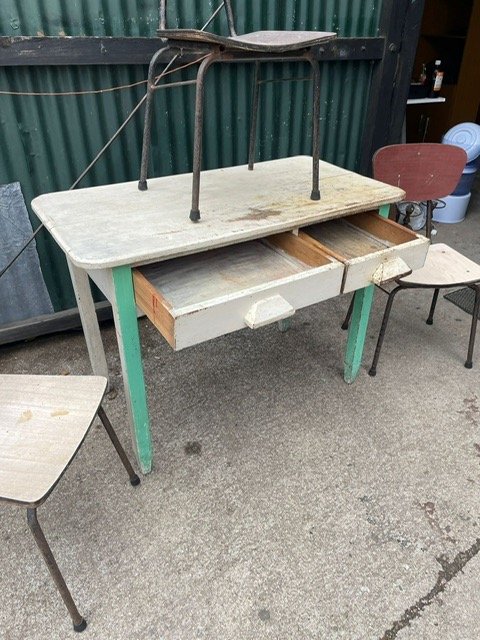 Mesa y sillas de diseño antiguo - imagen 3