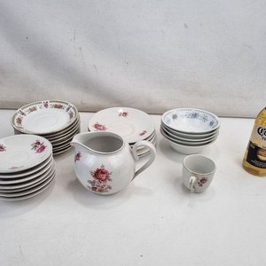 Lote anterior: Lote de Vajilla Surtida "Olmos" Porcelana Uruguaya y "Made in China" con Decoración Floral
