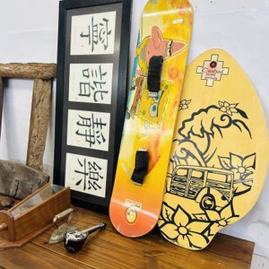 Lote de Cuadros, Skim Boards y Objetos Decorativos - imagen 2