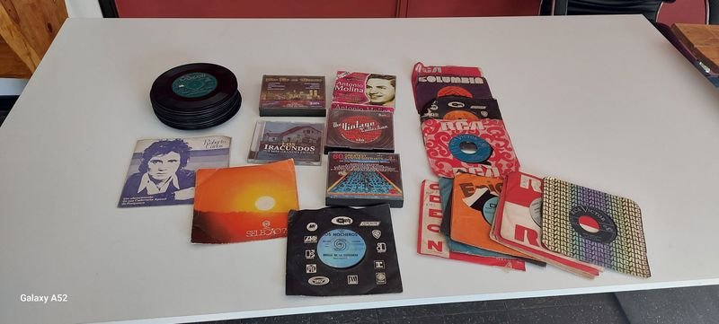 Lote anterior: Gran lote de discos y accesorios en buen estado