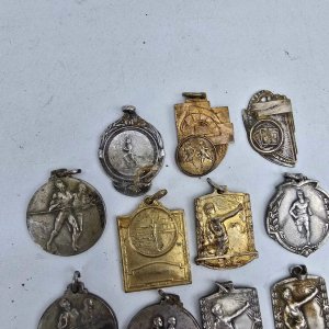 Conjunto de Medallas Deportivas Variadas - imagen 2