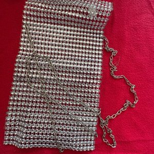 Lote siguiente: Carteras de Red con Brillantes y Cadena