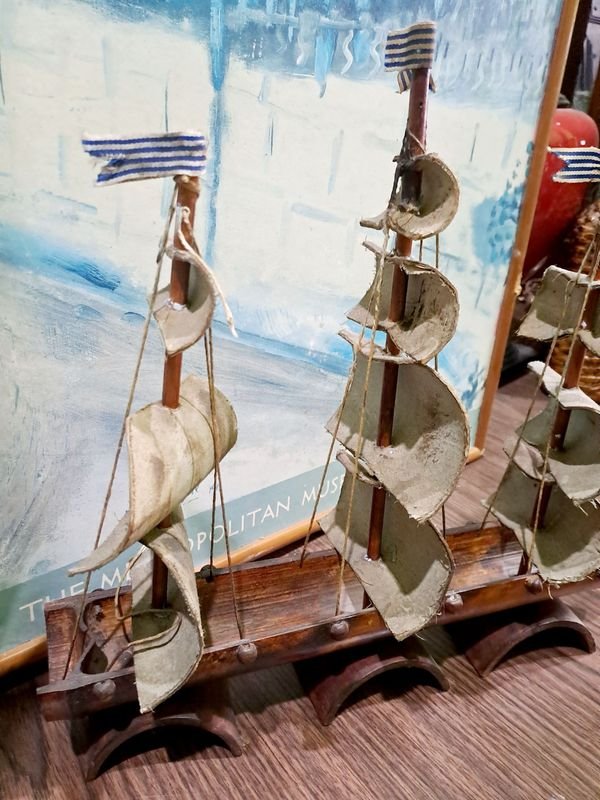 Barco Grande Echo De Bambu: Un barco antiguo de madera con detalles artesanales - imagen 3