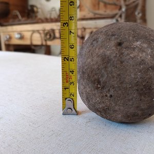 Antigua Piedra Redonda Tallada a Mano (Posible Boleadora) - imagen 6