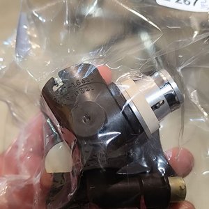 Lote siguiente: Válvula Conectora Desacople Rápido MSA para Mascarilla de Oxígeno - Nueva