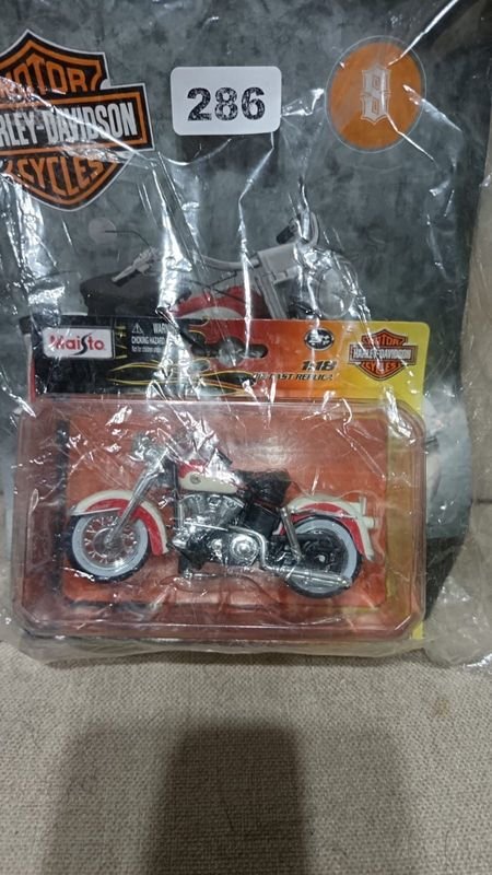 Miniatura de Motocicleta Harley-Davidson Maisto en Envase