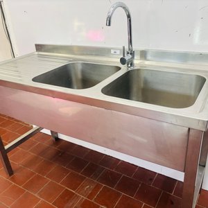 Mesada de Acero Inoxidable con Doble Bacha y Grifería - imagen 3