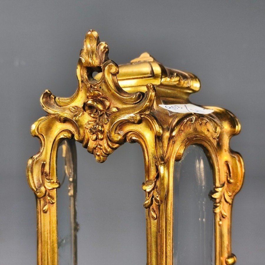Vitrina de Bronce con Diseño Ornamental - imagen 5