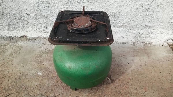 Garrafa de gas en buen estado con soporte - imagen 2