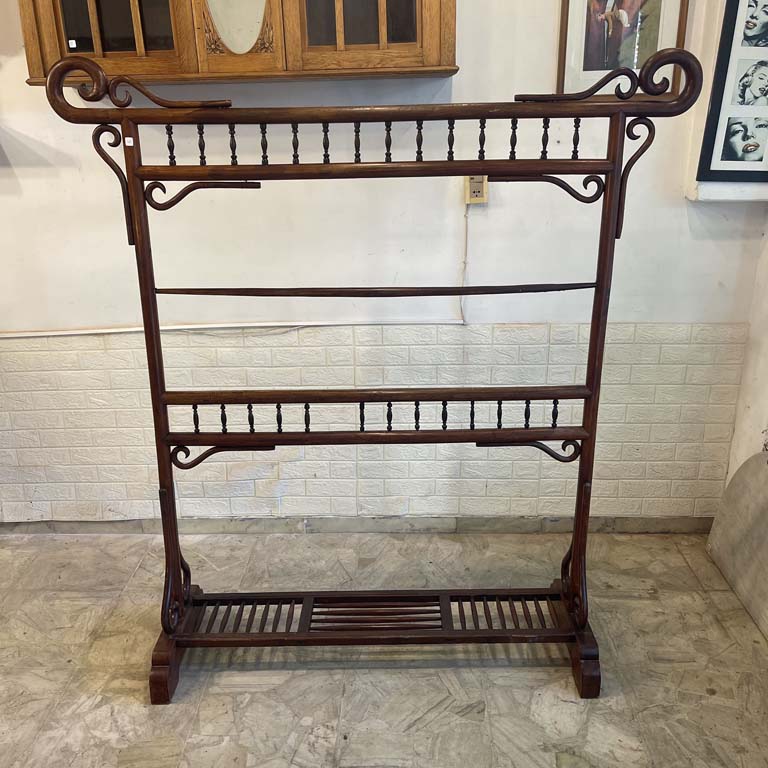 Lote anterior: Toallero tipo Viena de madera - Medidas: 155x170cm